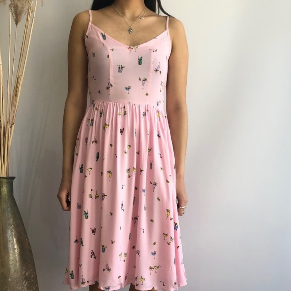 Chic Pink Midi Dress with Delicate Floral Patterns